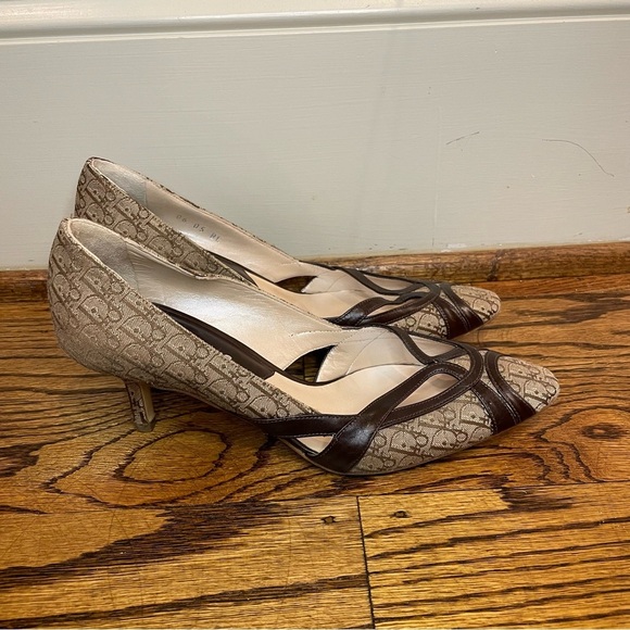 Dior Brown and Cream Kitten Heels Vintage - Picture 4 of 6